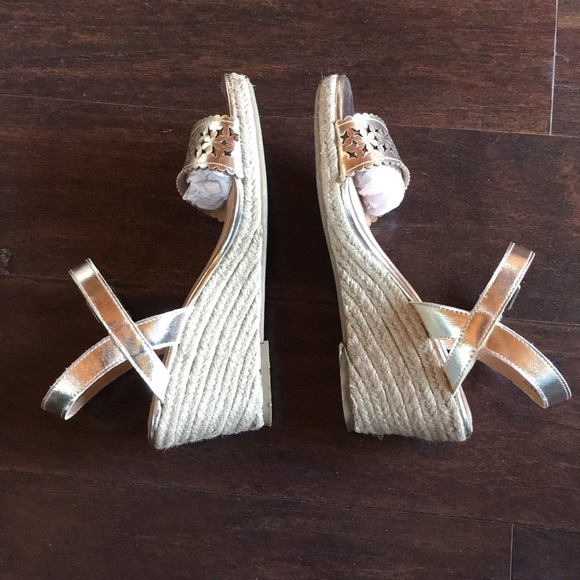 G.H. Bass & co. Metallic gold strapped sandals 6 - Picture 3 of 8